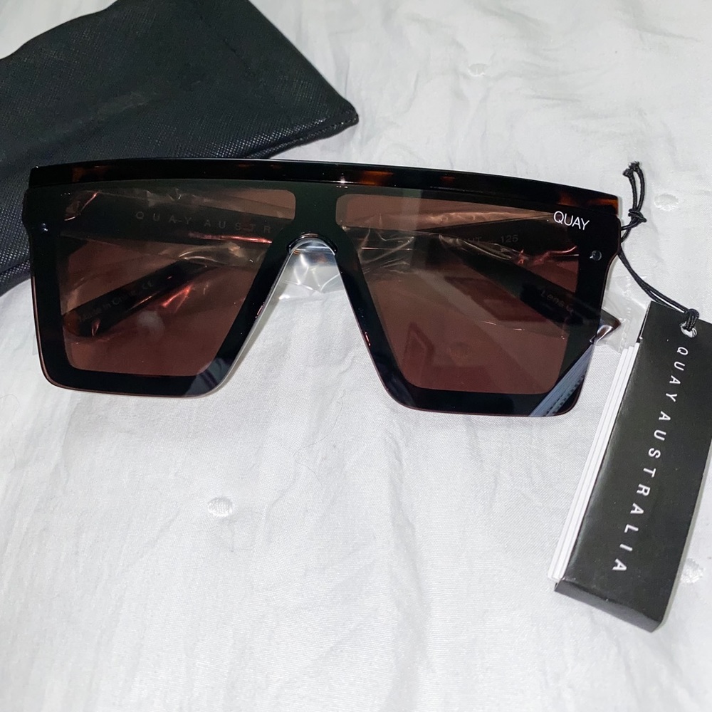 QUAY Hindsight Sunglasses